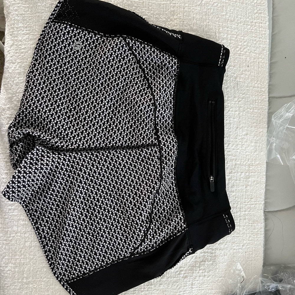 Lululemon shorts 🖤